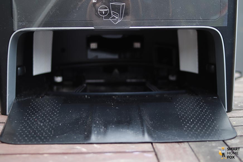 The cleaning tray of the Ecovacs Deebot X1 OMNI can be seen